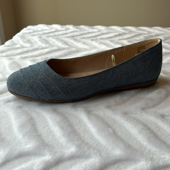 White Mountain Clara Flats - Picture 2 of 7